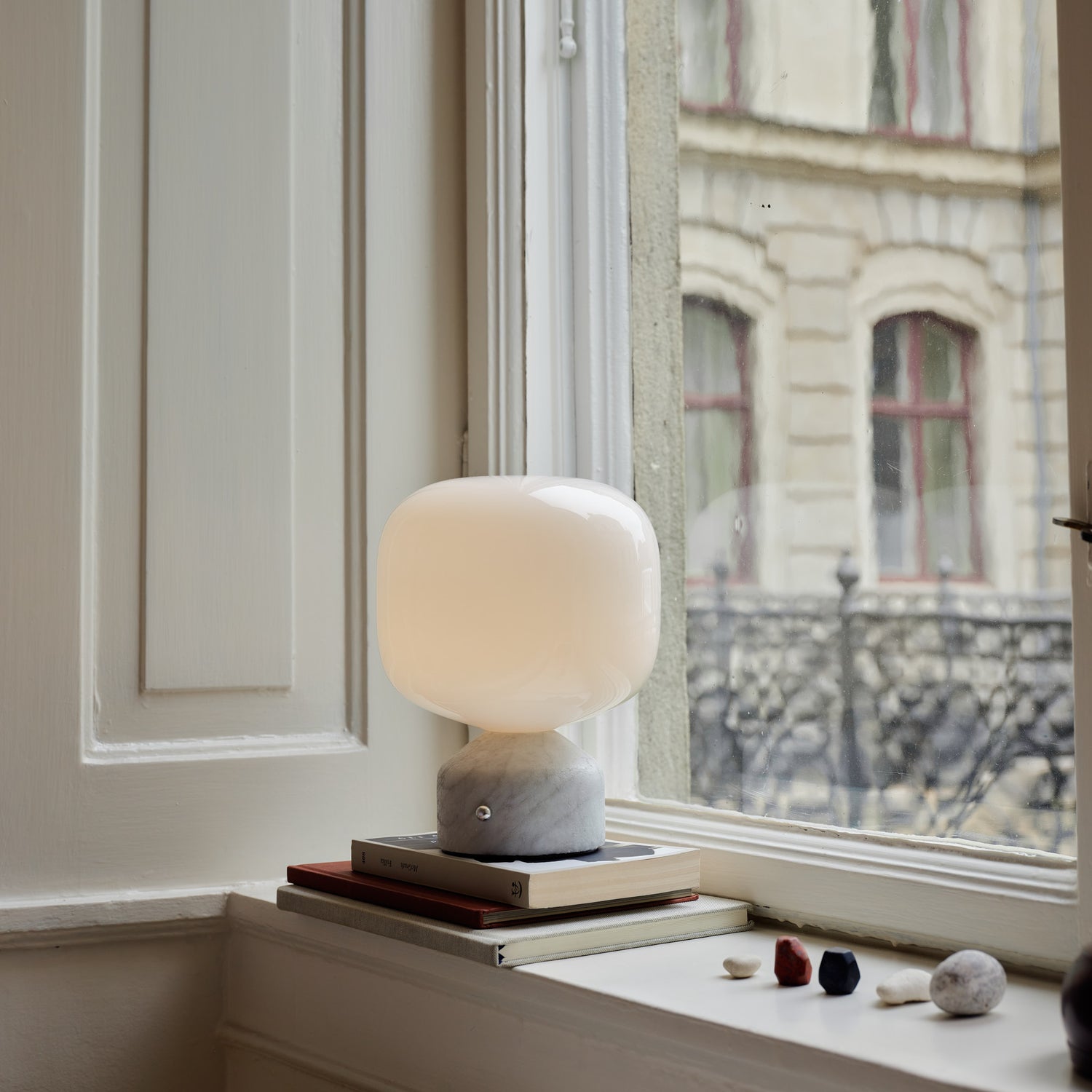 Meemo portable table lamp white marble