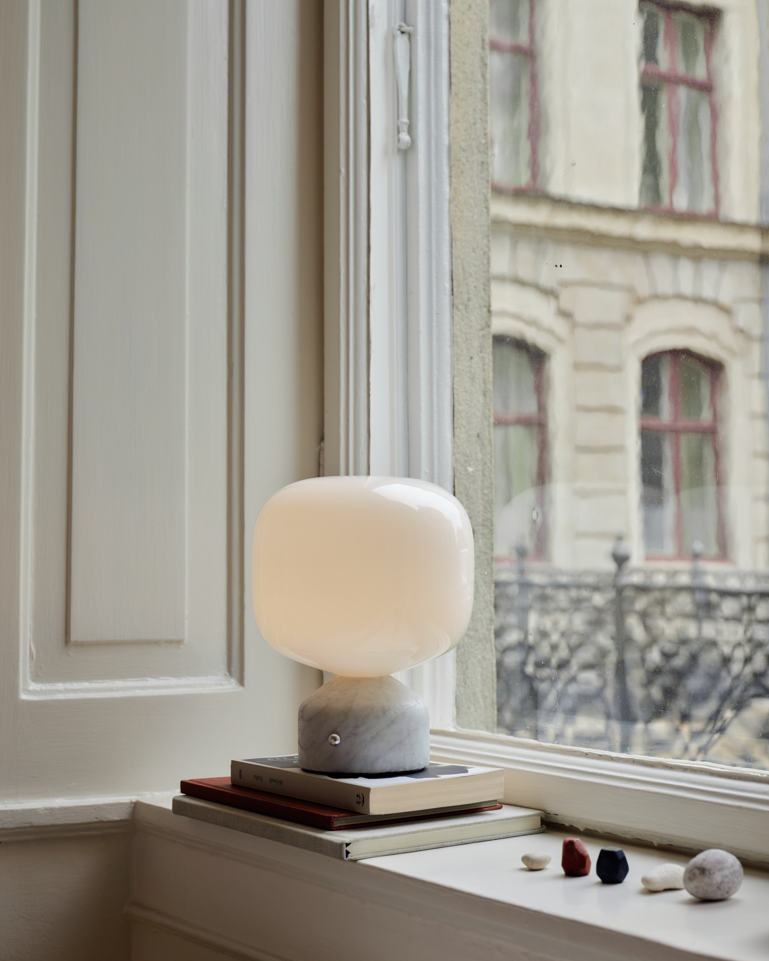 Meemo portable table lamp white marble