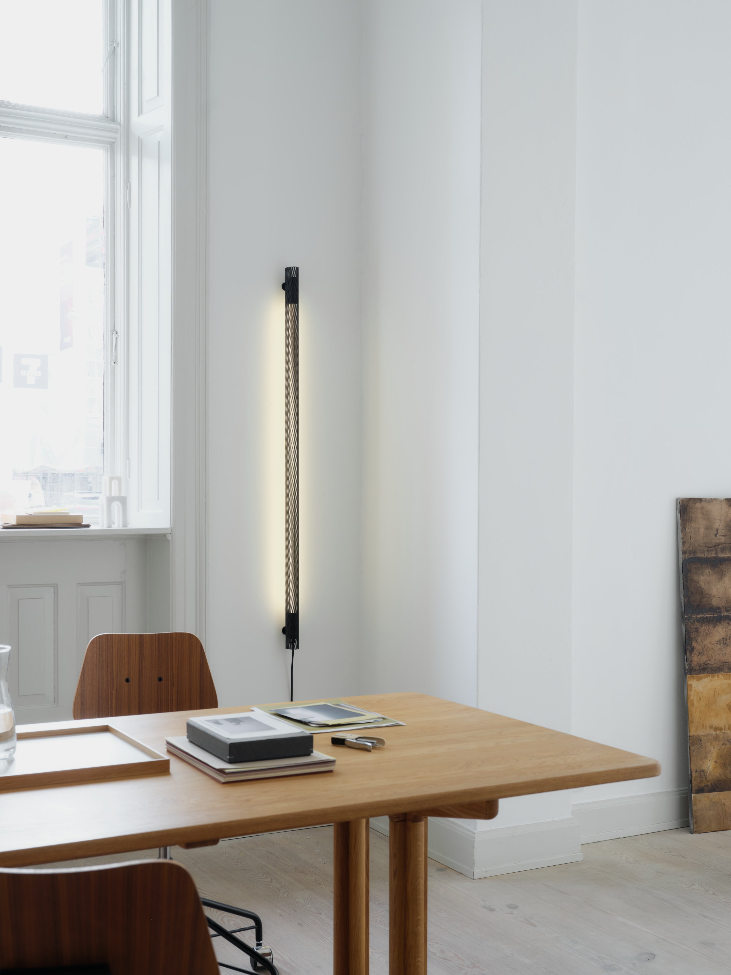 Radent wall lamp long black