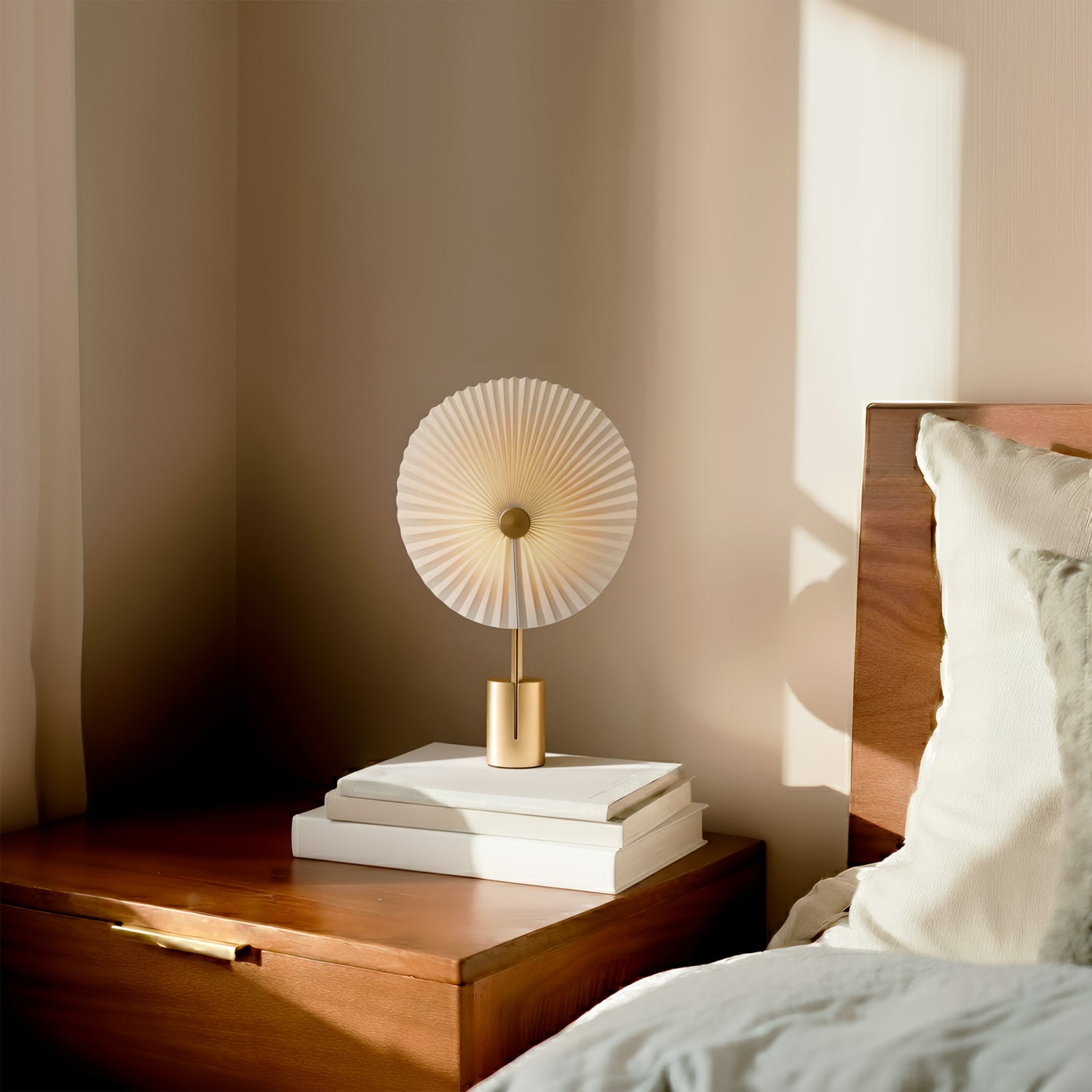 Liris portable table lamp brass