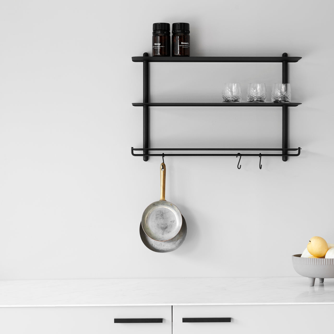 Nivo shelf rail black