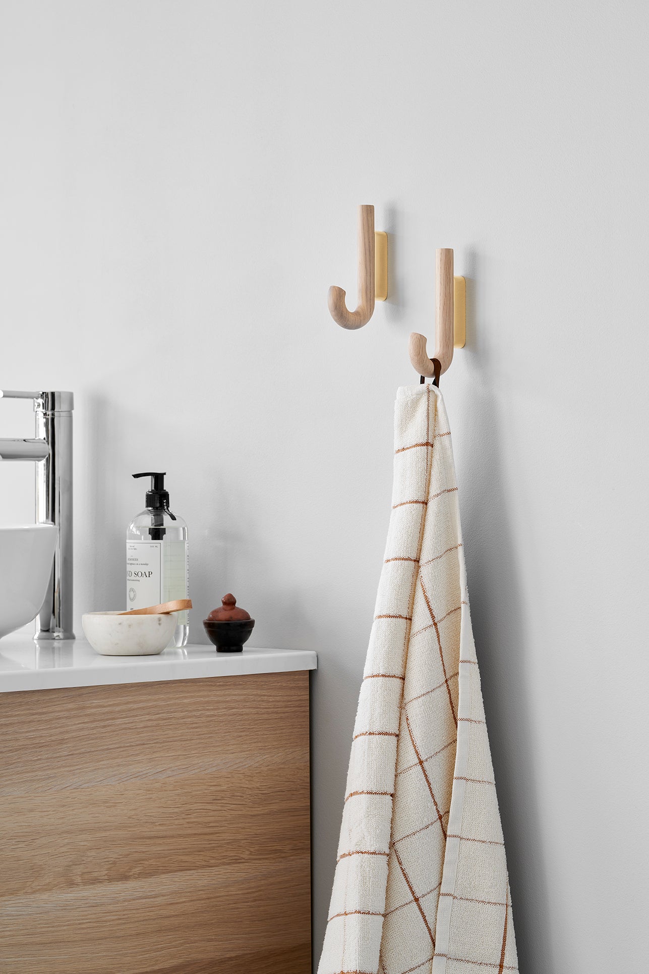 Hook mini oak/ brass