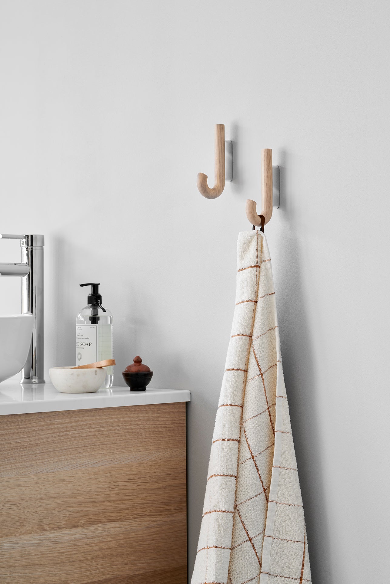 Hook mini oak/ chrome