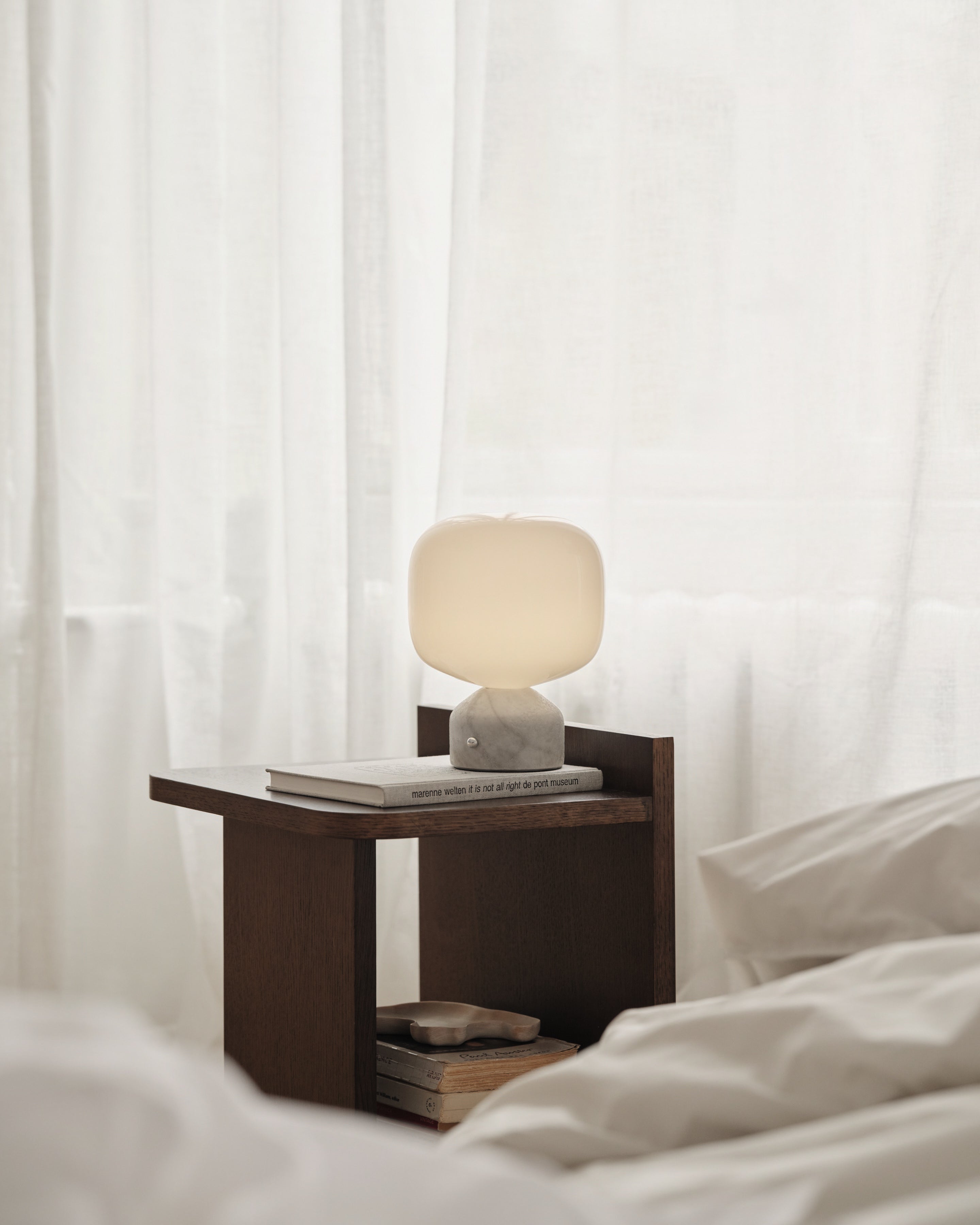 Meemo portable table lamp white marble