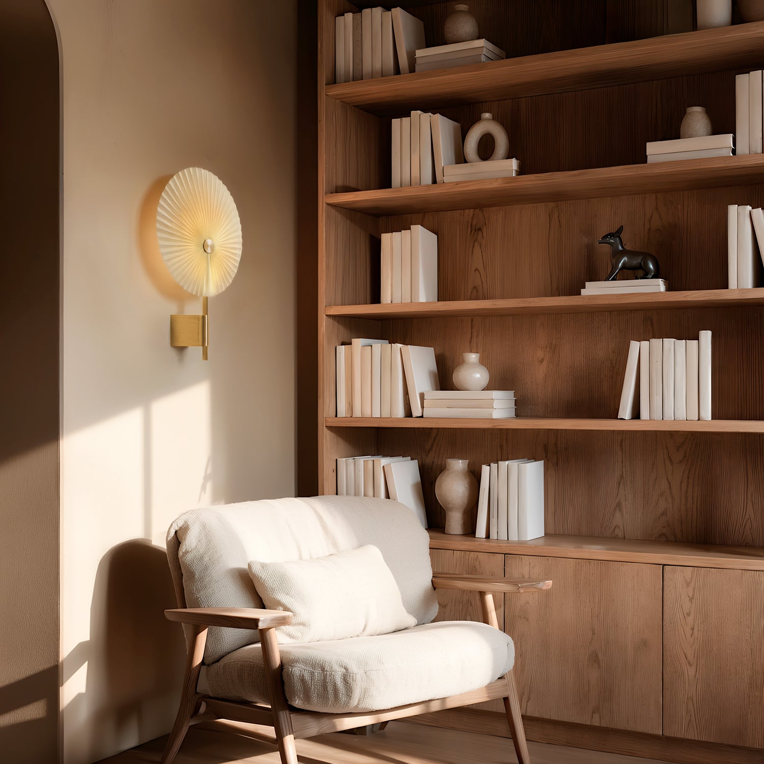 Liris wall lamp brass