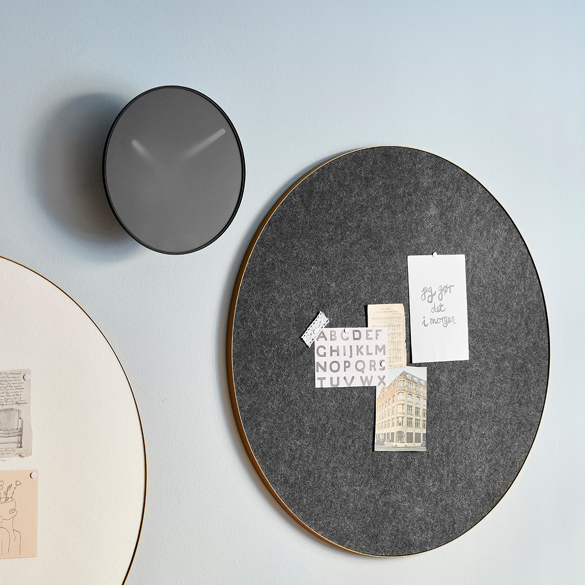 Momentt wall clock - black
