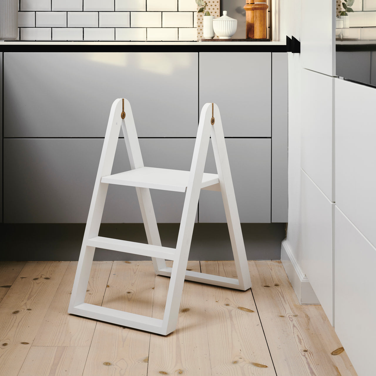 Reech stepladder white