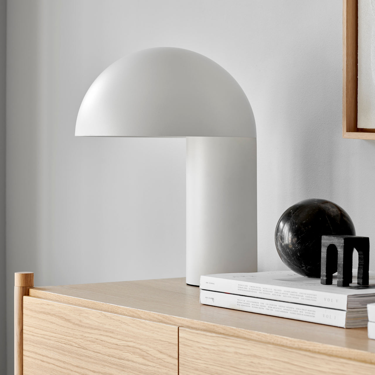 Leery table lamp white