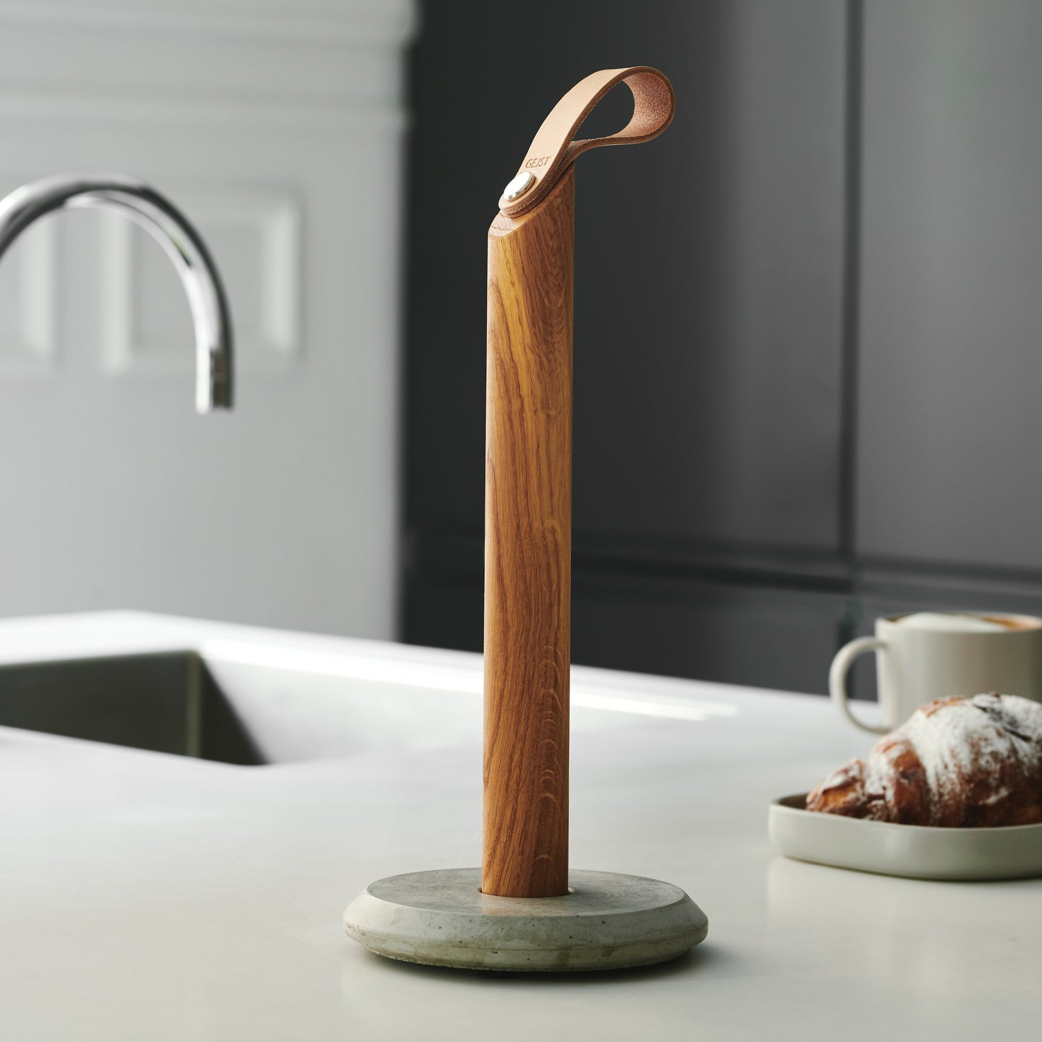 Grab kitchen roll holder oak