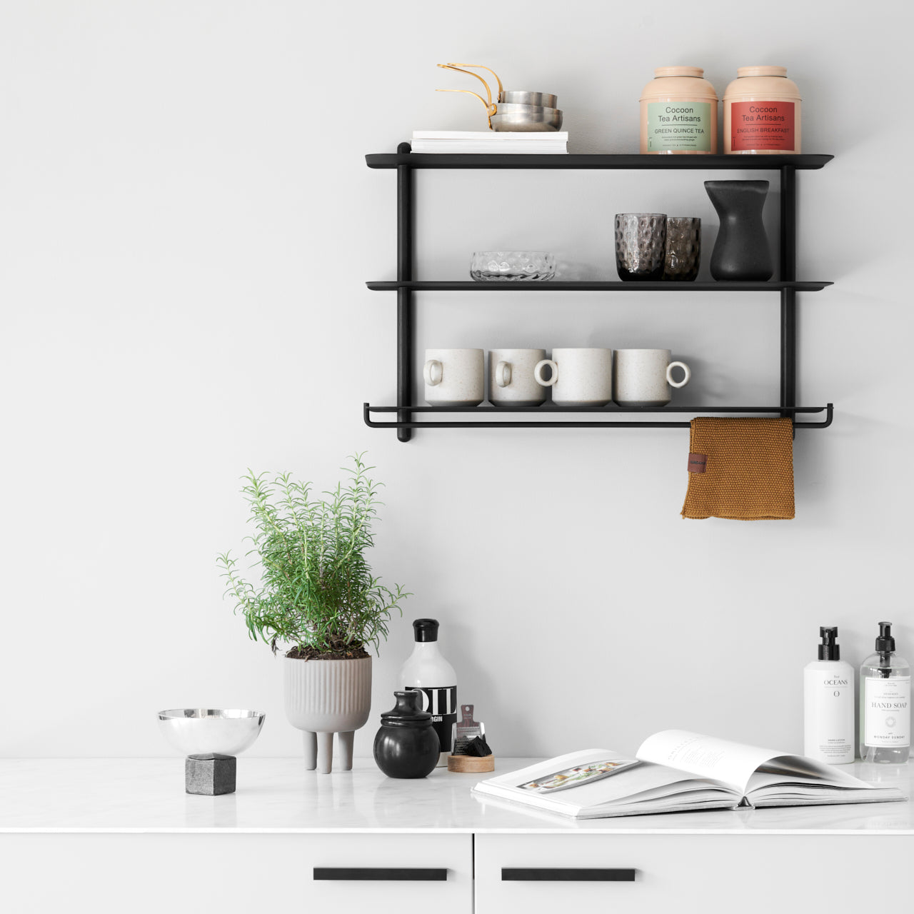 Nivo shelf rail black