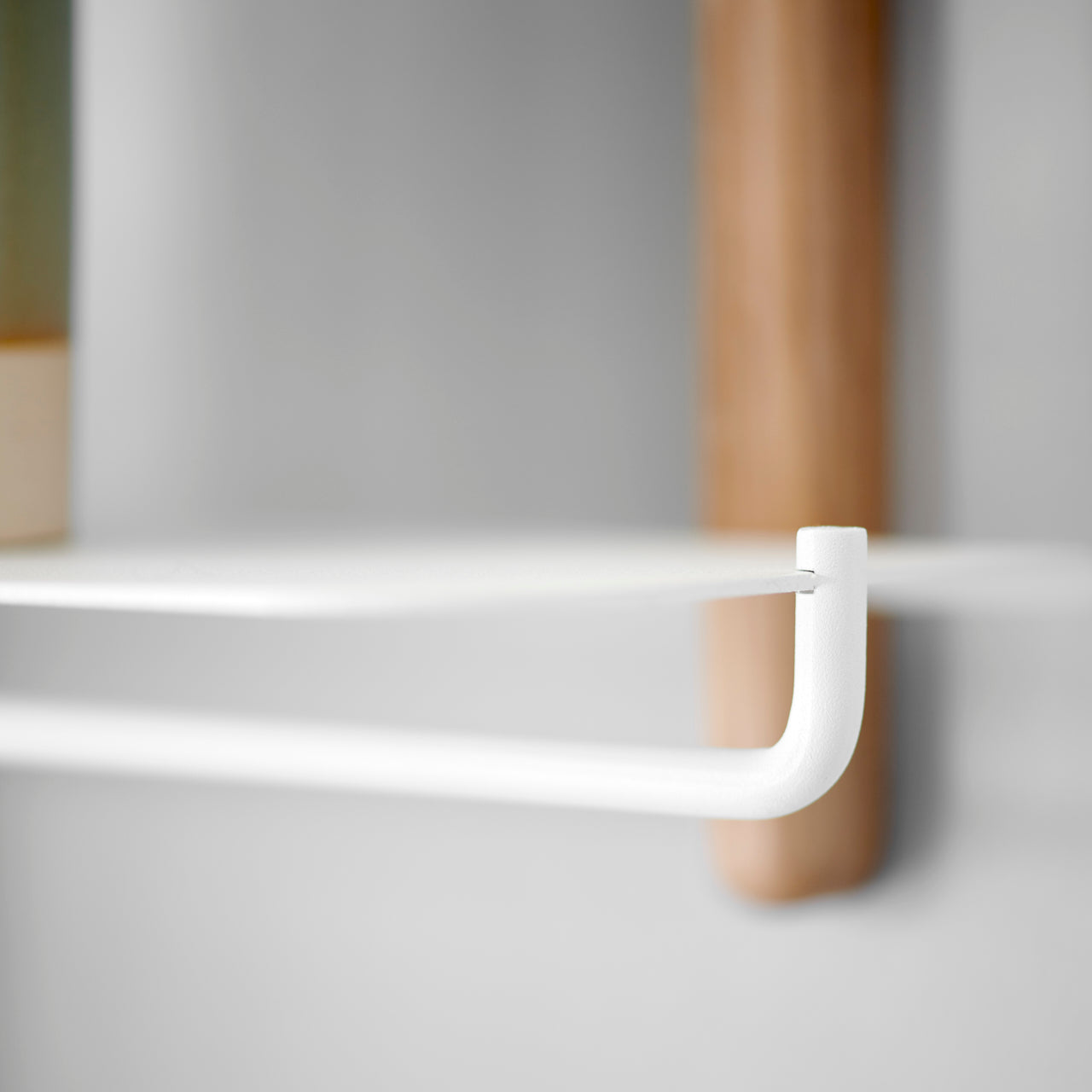 Nivo shelf rail white