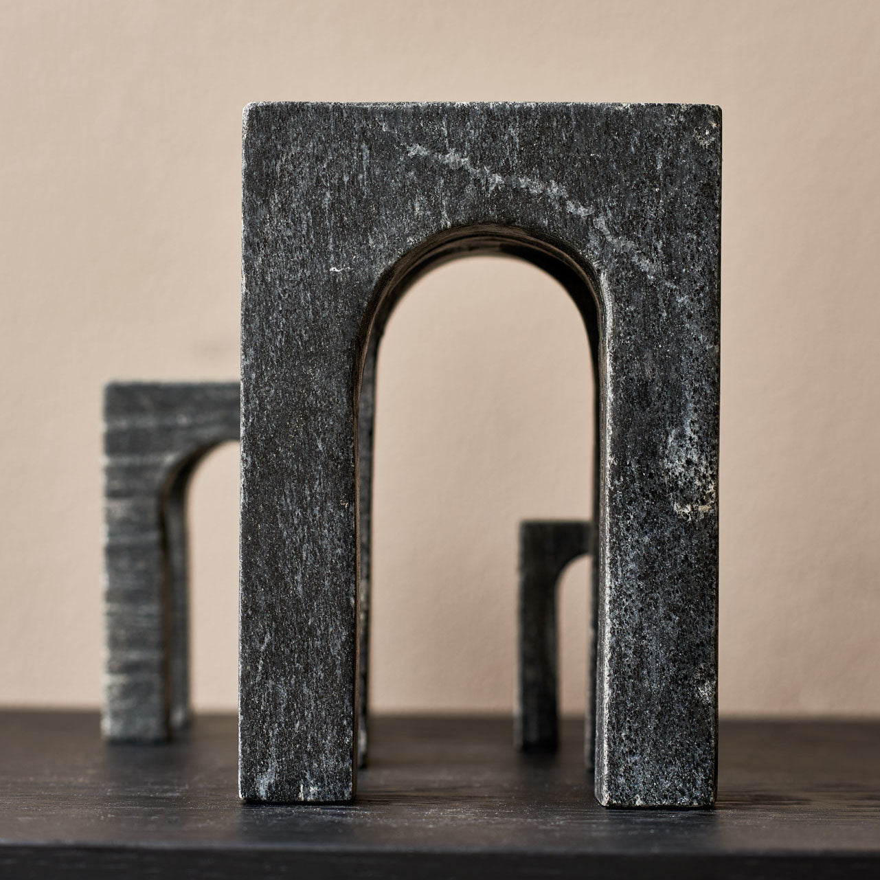 Arkis bookend black