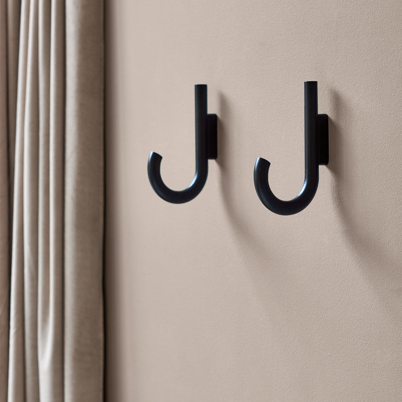 Hook black oak/ black